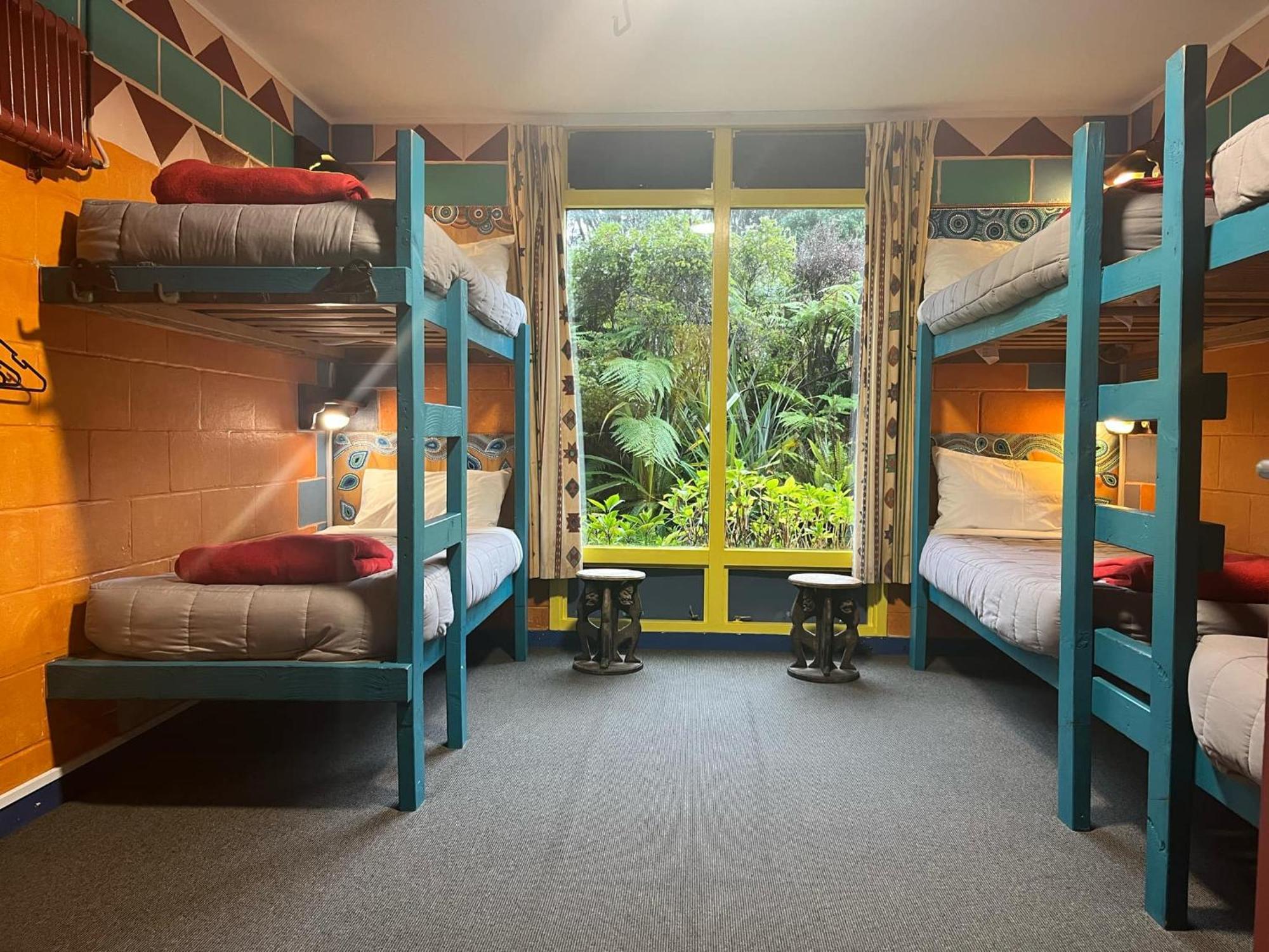 Global Village Travellers alojamiento Greymouth Exterior foto A typical dorm room at a hostel