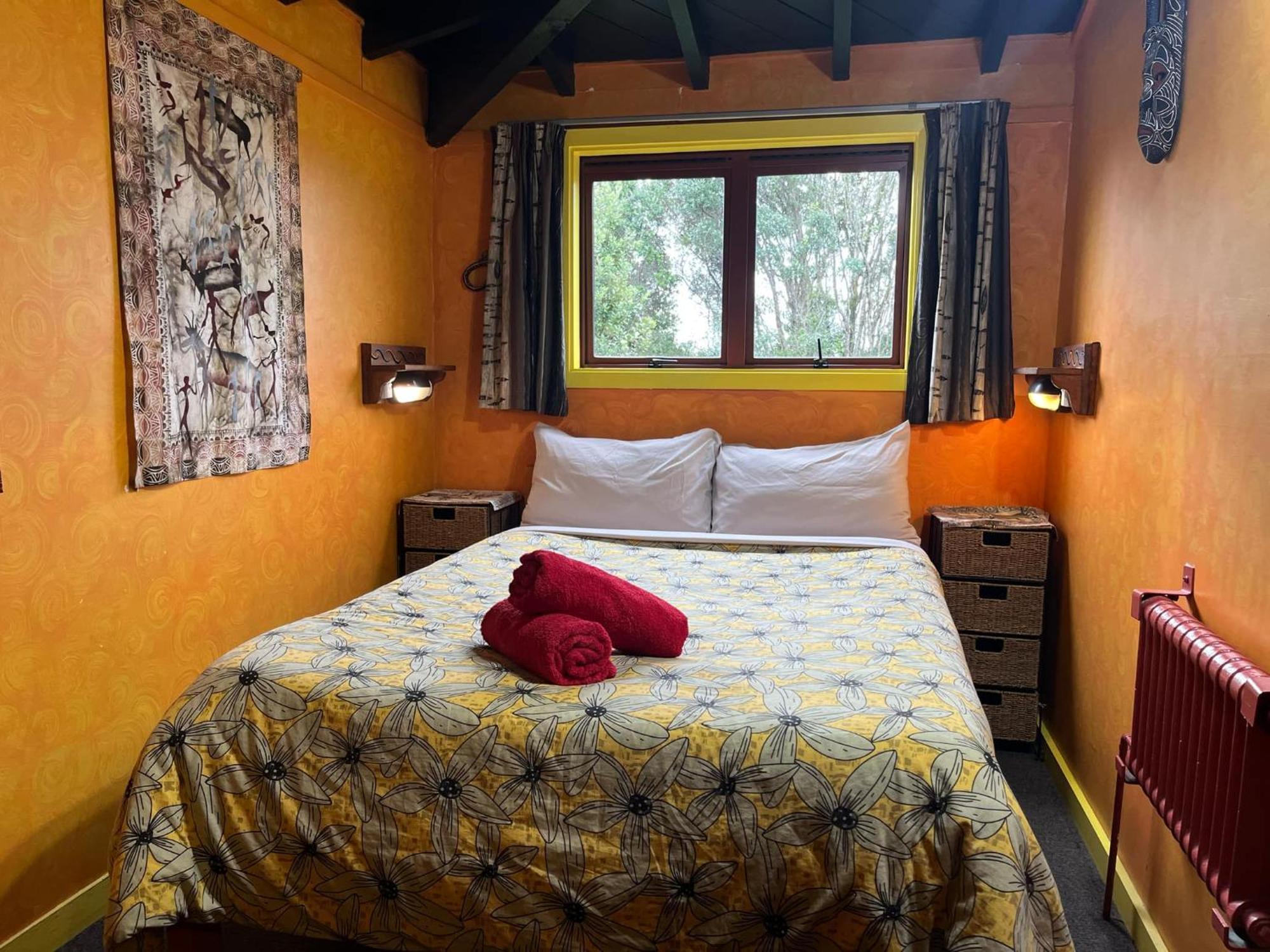 Global Village Travellers alojamiento Greymouth Exterior foto The bedroom of the Treehouse
