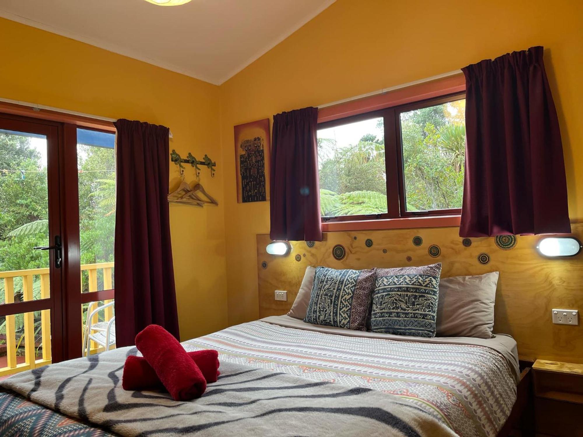Global Village Travellers alojamiento Greymouth Exterior foto A bedroom at the lodge
