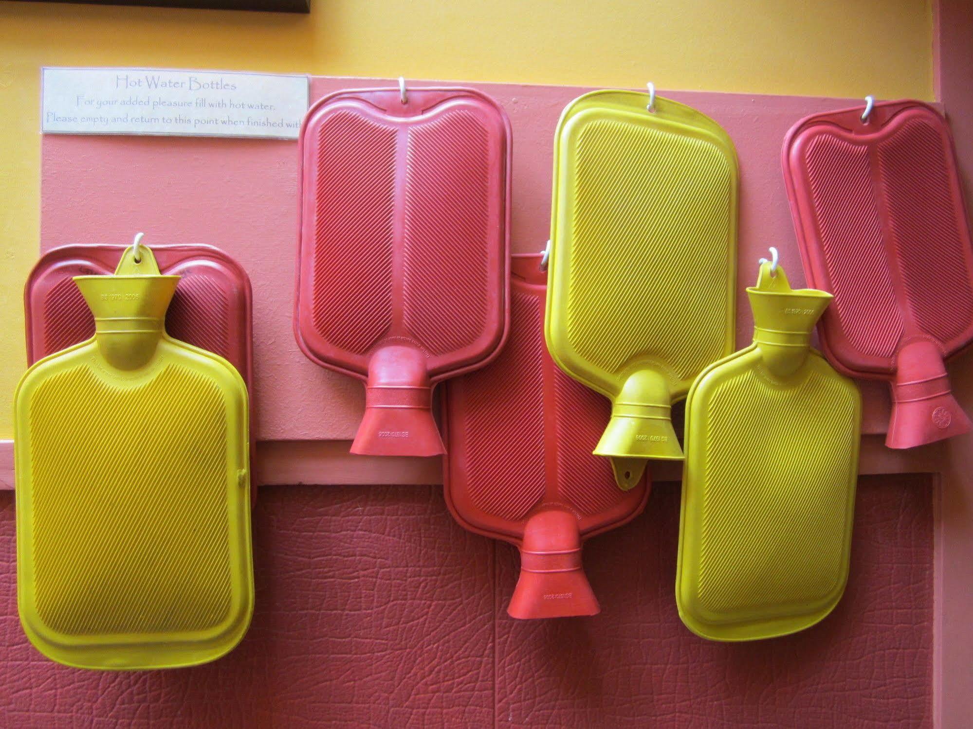 Global Village Travellers alojamiento Greymouth Exterior foto Hot water bottles