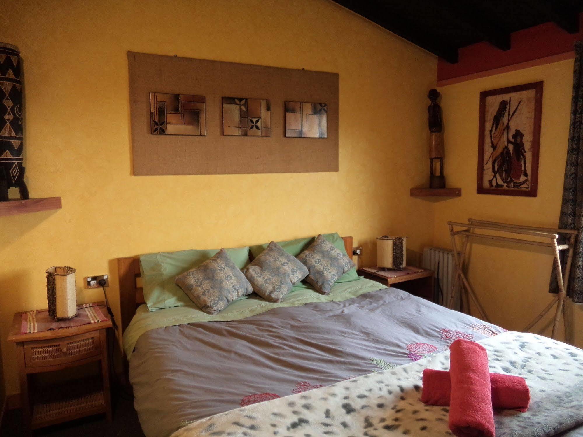 Global Village Travellers alojamiento Greymouth Exterior foto The bedroom of the Treehouse