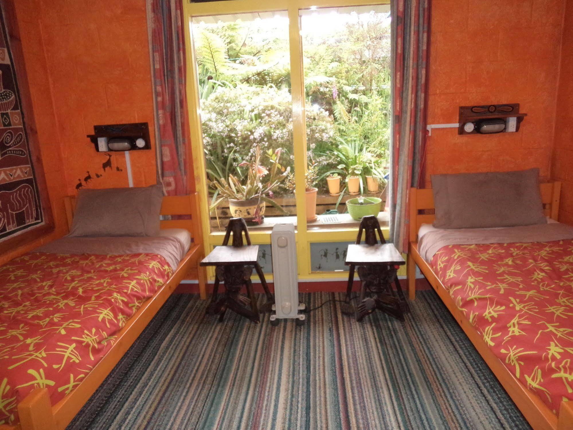 Global Village Travellers alojamiento Greymouth Exterior foto A typical room at the hostel